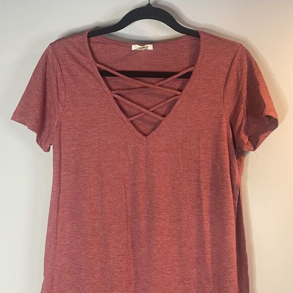 Side Slit Strap-y Tee Shirt - Picture 3 of 9